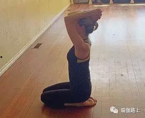 瑜伽头倒立视频教程